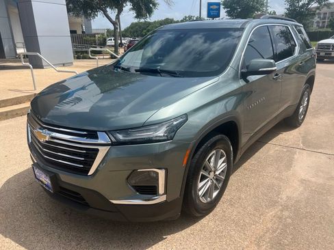 Used 2023 Chevrolet Traverse LT w/ LPO, Cargo Package FWD image 2