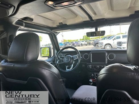Used 2022 Jeep Wrangler Unlimited Rubicon 4xe w/ Cold Weather Group AWD/4WD image 13