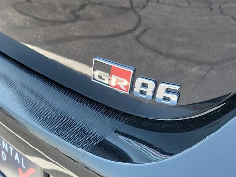 Used 2025 Toyota GR86 w/ ALL Weather Mat Package (TMS) RWD image 7