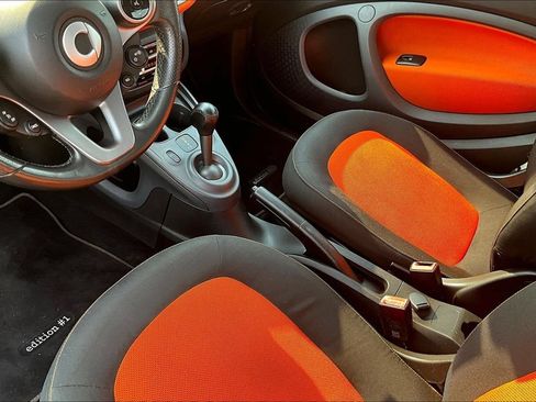 Used 2016 smart fortwo passion RWD image 13