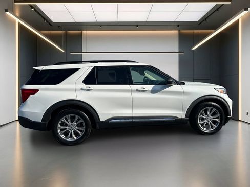 Used 2020 Ford Explorer XLT w/ Equipment Group 202A RWD image 7