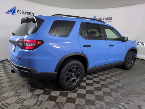 Used 2025 Honda Pilot TrailSport image 9
