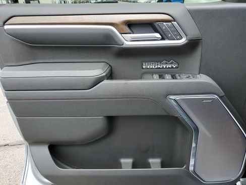 Certified 2025 Chevrolet Silverado 1500 High Country AWD/4WD image 25