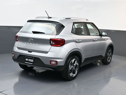 Certified 2025 Hyundai Venue SEL image 4