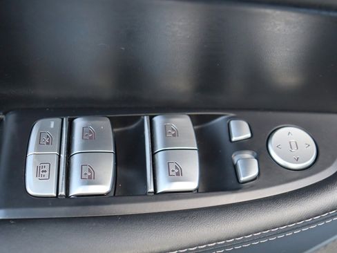 Used 2022 BMW 750i xDrive w/ M Sport Package image 26