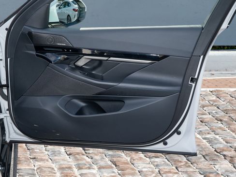 Used 2025 BMW 530i image 13