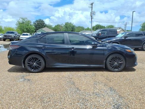 Used 2022 Toyota Camry SE FWD image 4