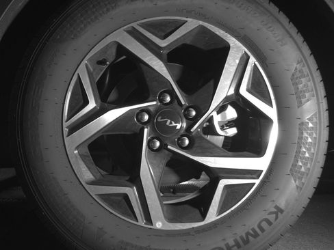 Used 2025 Kia Sportage LX image 14