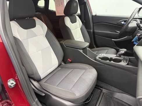 Used 2024 Chevrolet Trax RS FWD image 39