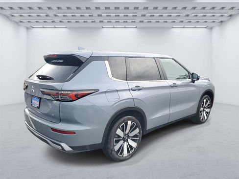 New 2025 Mitsubishi Outlander SE image 4