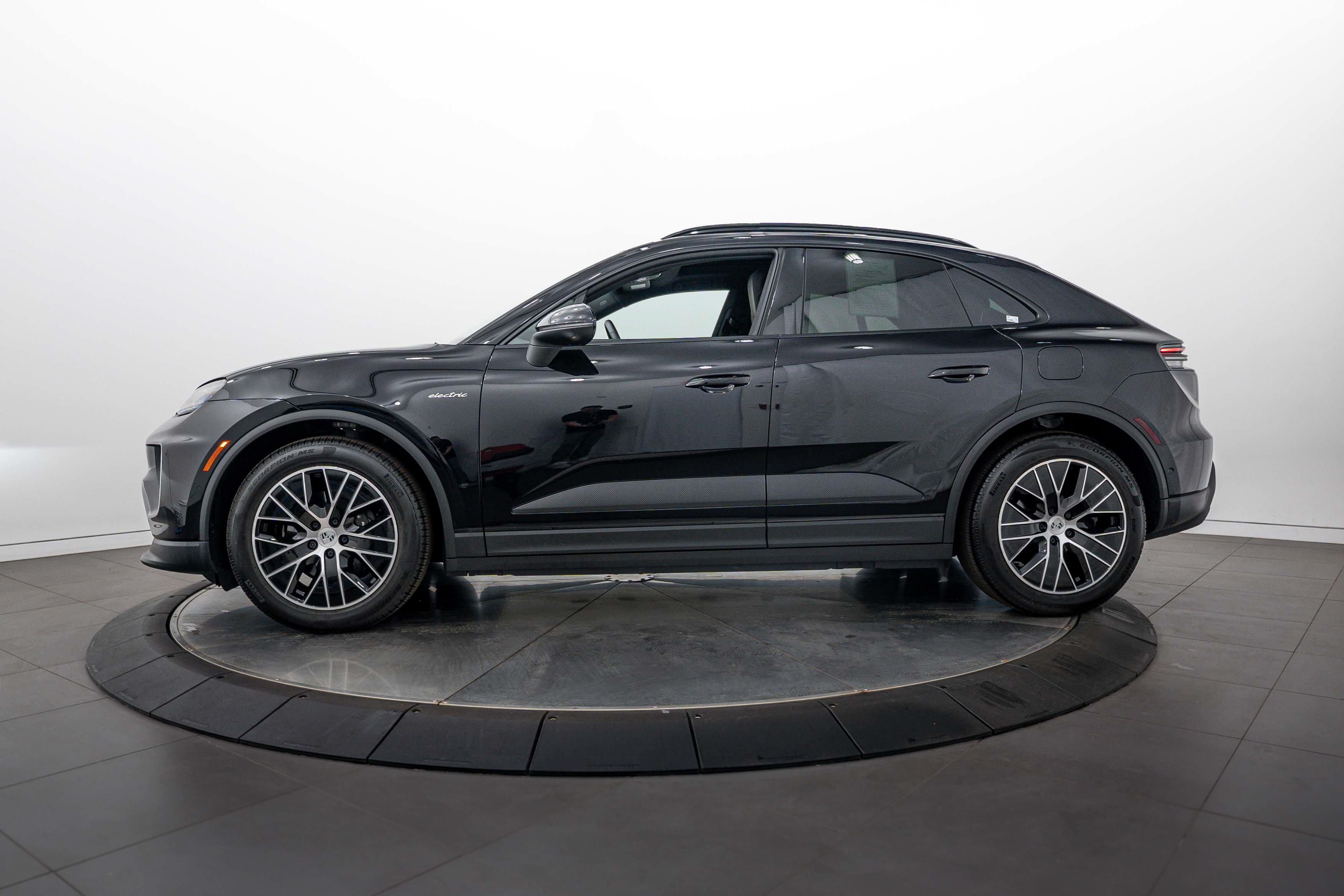 Certified 2026 Porsche Macan 4 Electric AWD/4WD image 2