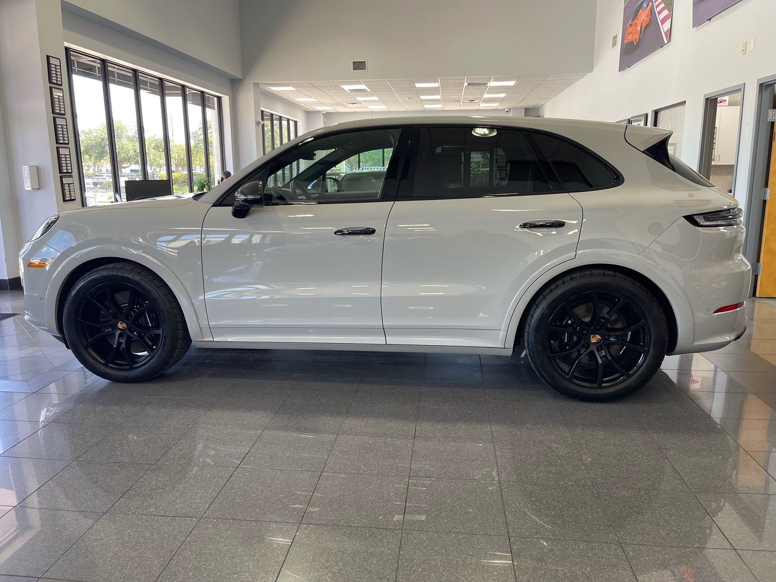 Used 2025 Porsche Cayenne GTS AWD/4WD image 2