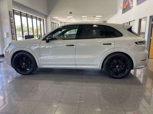 Used 2025 Porsche Cayenne GTS AWD/4WD image 2