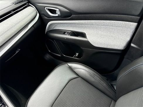 Used 2022 Jeep Compass Latitude image 16