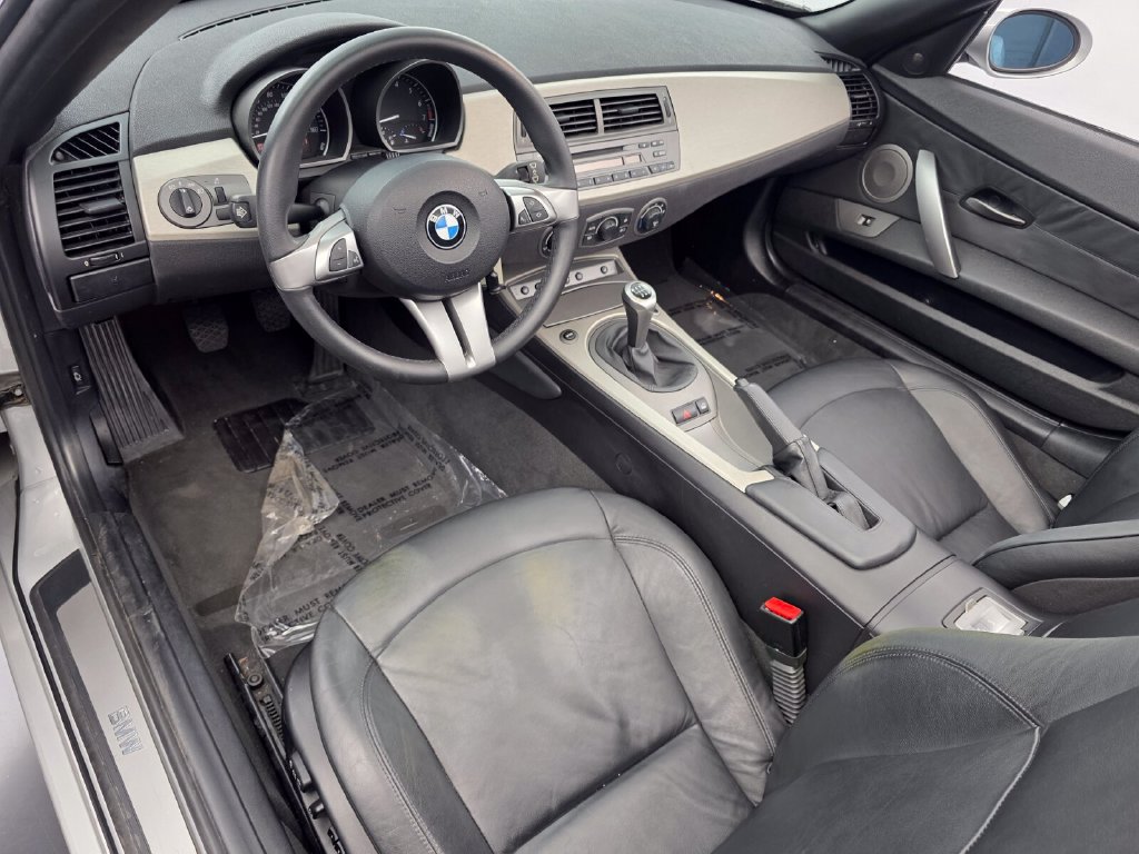 Used 2004 BMW Z4 3.0i RWD image 11