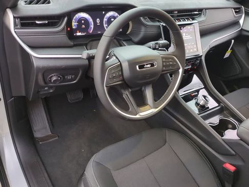 New 2025 Jeep Grand Cherokee Laredo w/ Luxury Tech Group I RWD image 10