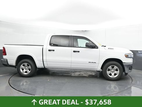 Used 2025 RAM 1500 Big Horn AWD/4WD image 5