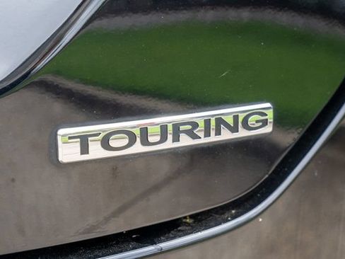 Used 2024 Honda Pilot Touring image 14
