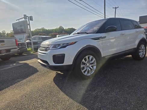 Used 2019 Land Rover Range Rover Evoque SE AWD/4WD image 12