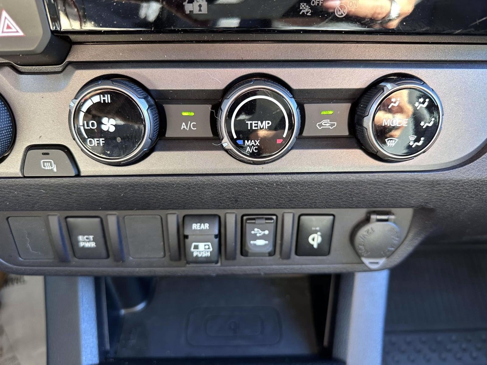 Used 2018 Toyota Tacoma TRD Off-Road AWD/4WD image 24