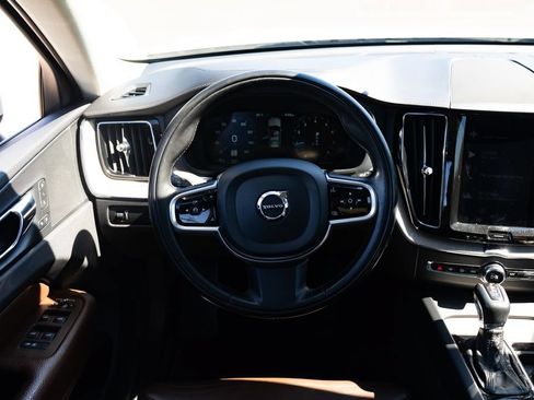 Used 2018 Volvo XC60 T5 Inscription w/ Convenience Package AWD/4WD image 11
