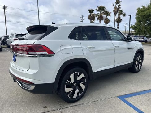 Used 2025 Volkswagen Atlas Cross Sport SE image 5