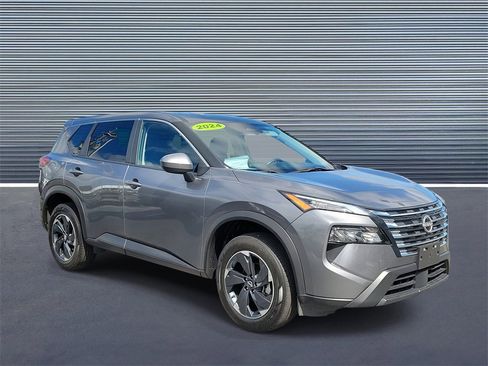 Used 2024 Nissan Rogue SV image 2