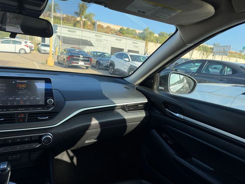 Used 2025 Nissan Altima 2.5 SR image 34