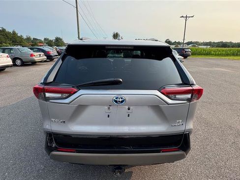 Used 2022 Toyota RAV4 SE w/ SE Grade Weather Package AWD/4WD image 17