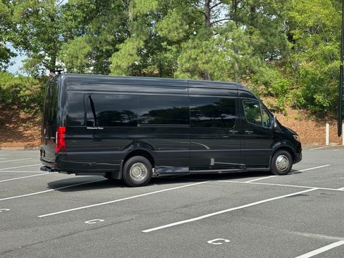 Used 2022 Mercedes-Benz Sprinter 3500 image 13