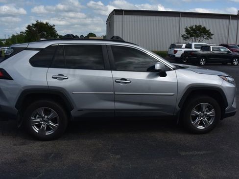 Used 2025 Toyota RAV4 XLE w/ Convenience Package image 3