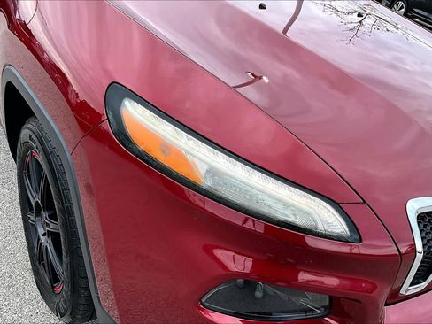 Used 2017 Jeep Cherokee Sport image 27