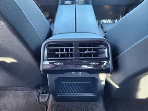 Used 2025 BMW 530i xDrive image 13