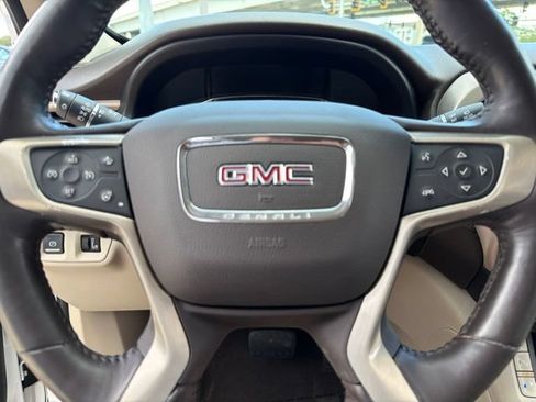 Used 2019 GMC Acadia Denali w/ Technology Package FWD image 24
