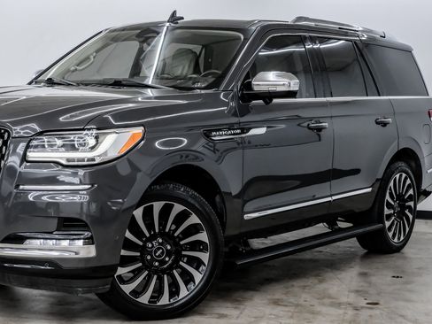 Used 2022 Lincoln Navigator Black Label image 3