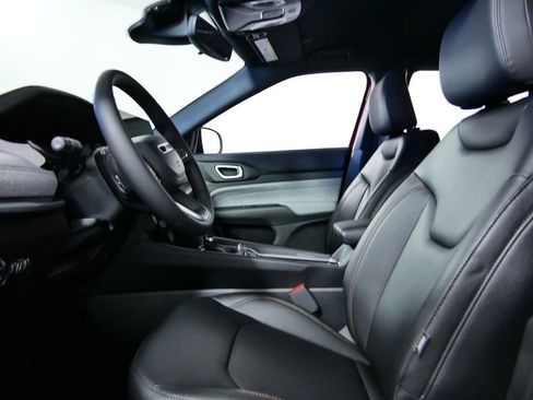 Used 2024 Jeep Compass Latitude image 33