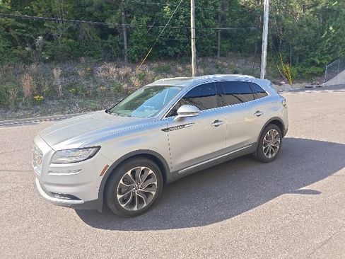 Used 2023 Lincoln Nautilus Reserve image 6