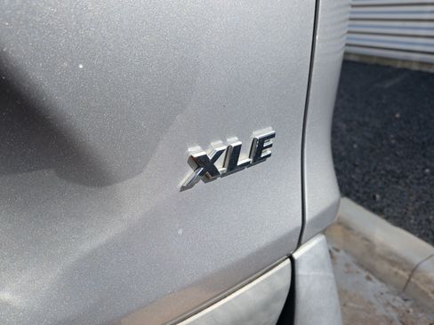 Used 2021 Toyota RAV4 XLE FWD image 35