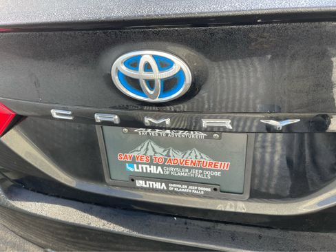 Used 2021 Toyota Camry SE image 9