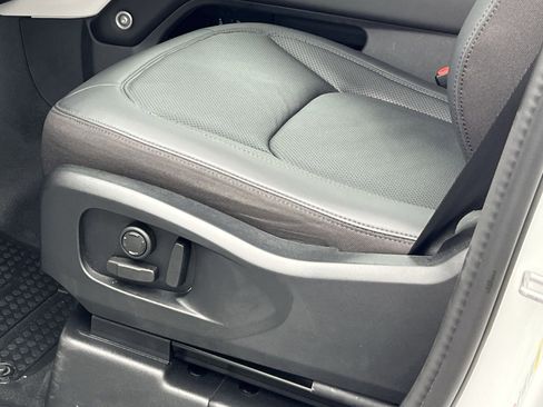 Used 2025 Land Rover Defender 110 S image 12