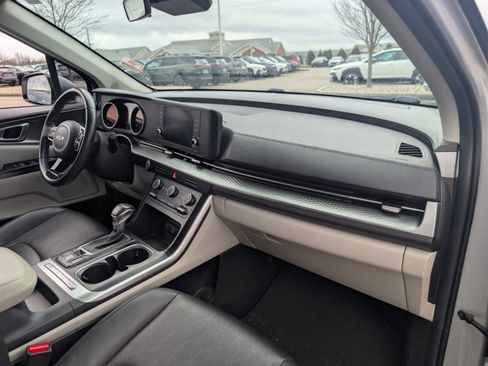 Used 2022 Kia Carnival LX image 30