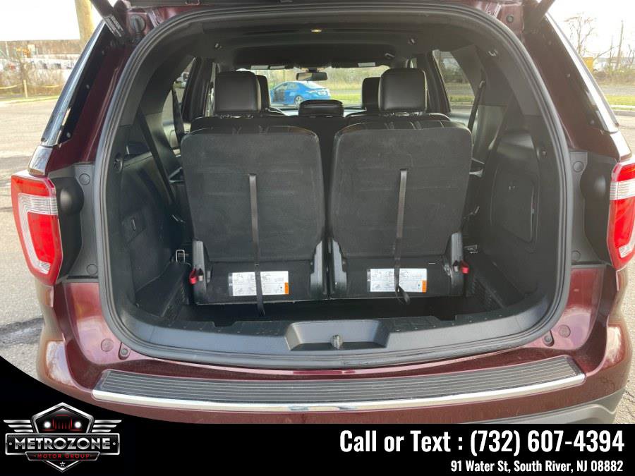 Used 2018 Ford Explorer XLT w/ Equipment Group 202A AWD/4WD image 15