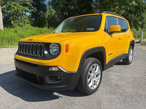 Used 2016 Jeep Renegade Latitude AWD/4WD image 4