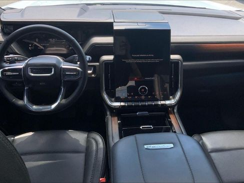 Used 2026 GMC Yukon Denali AWD/4WD image 24
