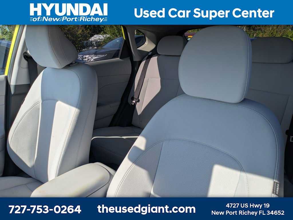Certified 2025 Hyundai Kona SEL FWD image 3