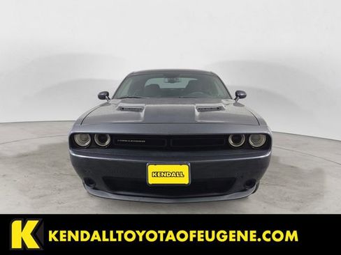 Used 2017 Dodge Challenger SXT RWD image 8