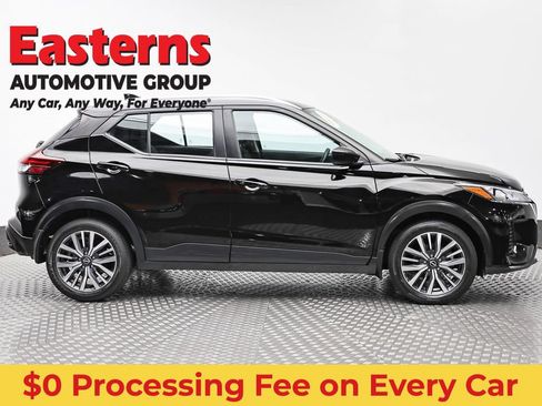 Used 2023 Nissan Kicks SV FWD image 4