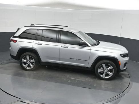 Used 2025 Jeep Grand Cherokee Limited w/ Black Appearance Package AWD/4WD image 44