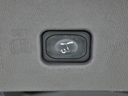 Used 2019 Lincoln Nautilus Select AWD/4WD image 40