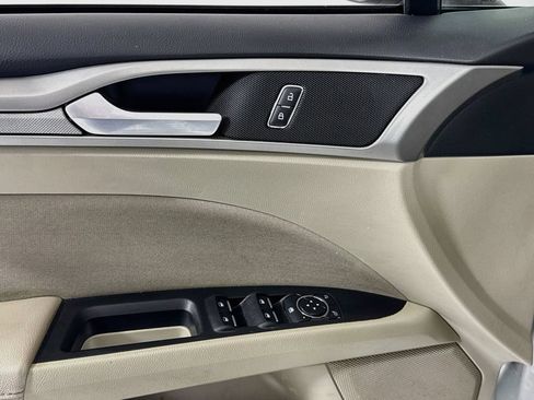 Used 2019 Ford Fusion SE FWD image 13